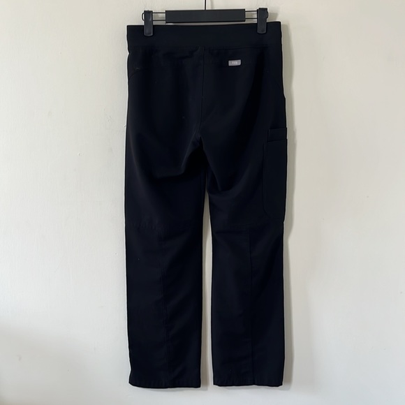FIGS Black Kade Cargo Scrub Pants Size Extra Small Petite - Picture 11 of 14